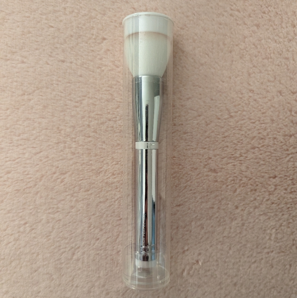 IT Cosmetics Heavenly Skin CC+ Skin Perfecting Brush No 702
